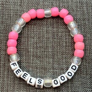 Beaded Stretch Bracelet 7 In FEELS GOOD Pink Clear White Black Handmade